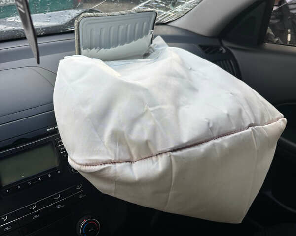 Хендай i30 2012 в Киеве на Automoto.ua Серый Хендай i30, объемом двигателя 1.58 л и пробегом 208 тыс. км за 3000 $, фото 7 на Automoto.ua