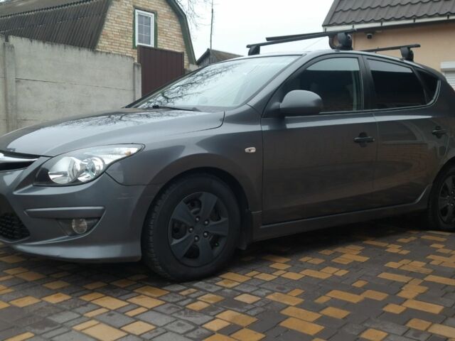 Сірий Хендай i30, об'ємом двигуна 1.6 л та пробігом 198 тис. км за 7500 $, фото 6 на Automoto.ua