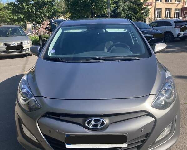 Сірий Хендай i30, об'ємом двигуна 1.59 л та пробігом 196 тис. км за 8900 $, фото 8 на Automoto.ua