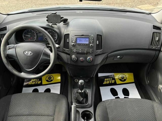 Серый Хендай i30, объемом двигателя 1.6 л и пробегом 245 тыс. км за 7500 $, фото 8 на Automoto.ua