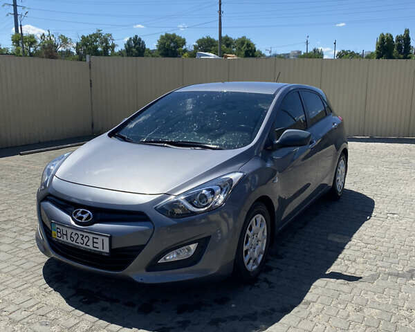 Сірий Хендай i30, об'ємом двигуна 1.4 л та пробігом 216 тис. км за 7850 $, фото 1 на Automoto.ua