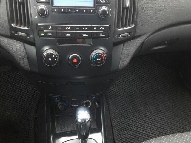 Сірий Хендай i30, об'ємом двигуна 1.6 л та пробігом 198 тис. км за 7500 $, фото 14 на Automoto.ua