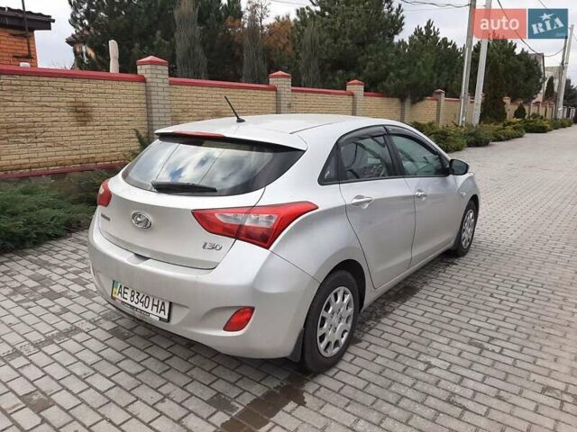 Серый Хендай i30, объемом двигателя 1.4 л и пробегом 72 тыс. км за 9500 $, фото 6 на Automoto.ua