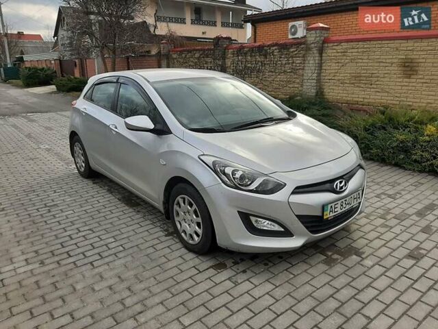 Серый Хендай i30, объемом двигателя 1.4 л и пробегом 72 тыс. км за 9500 $, фото 2 на Automoto.ua