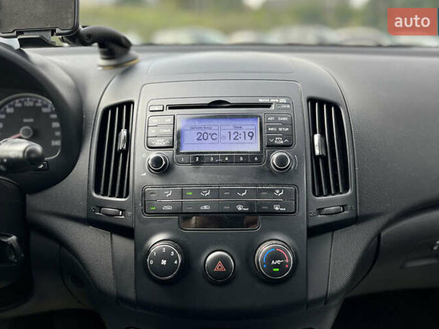 Сірий Хендай i30, об'ємом двигуна 1.58 л та пробігом 245 тис. км за 7500 $, фото 12 на Automoto.ua