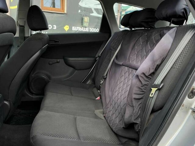 Серый Хендай i30, объемом двигателя 1.6 л и пробегом 245 тыс. км за 7500 $, фото 16 на Automoto.ua