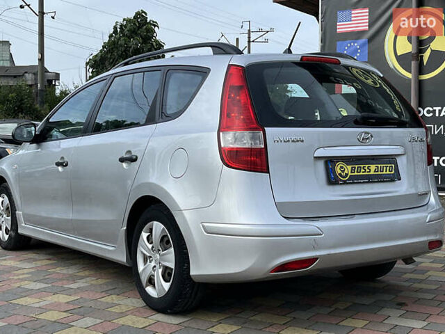 Сірий Хендай i30, об'ємом двигуна 1.58 л та пробігом 245 тис. км за 7500 $, фото 4 на Automoto.ua