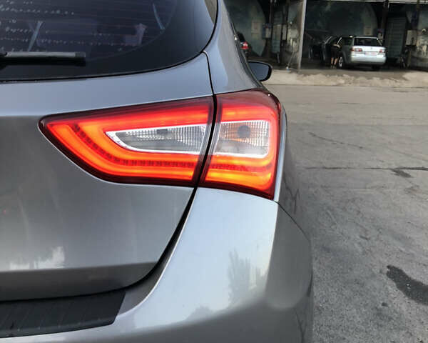 Серый Хендай i30, объемом двигателя 1.59 л и пробегом 202 тыс. км за 8500 $, фото 19 на Automoto.ua