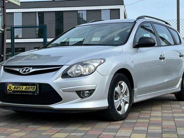 Серый Хендай i30, объемом двигателя 1.6 л и пробегом 245 тыс. км за 7500 $, фото 2 на Automoto.ua