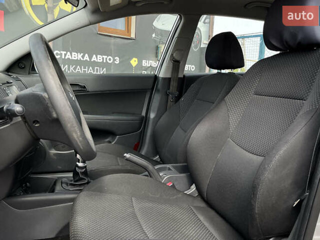 Сірий Хендай i30, об'ємом двигуна 1.58 л та пробігом 245 тис. км за 7500 $, фото 14 на Automoto.ua