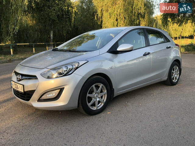 Серый Хендай i30, объемом двигателя 1.4 л и пробегом 223 тыс. км за 9000 $, фото 5 на Automoto.ua