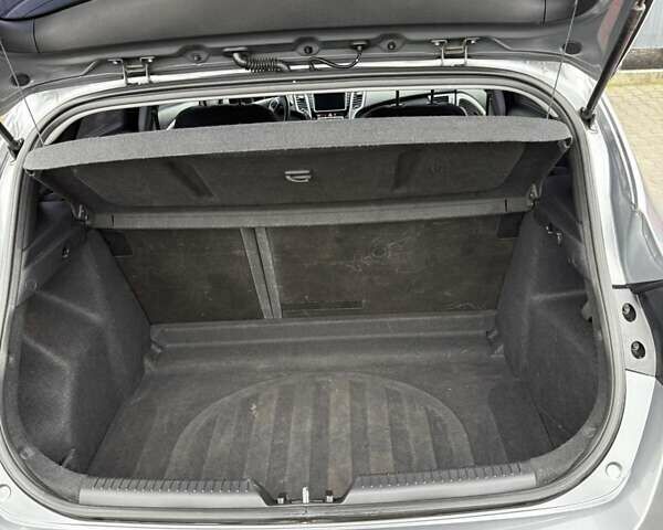 Серый Хендай i30, объемом двигателя 1.4 л и пробегом 214 тыс. км за 8500 $, фото 9 на Automoto.ua