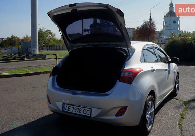 Серый Хендай i30, объемом двигателя 1.4 л и пробегом 207 тыс. км за 8700 $, фото 10 на Automoto.ua