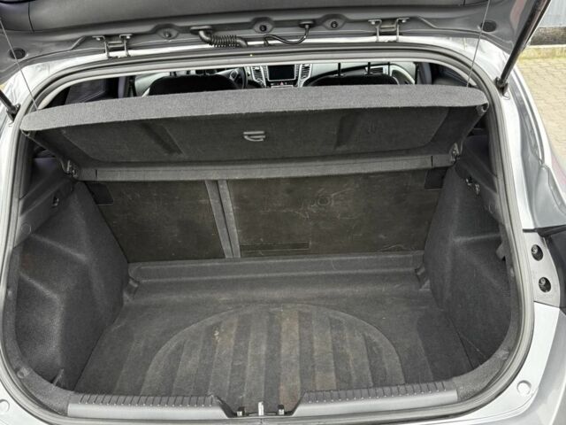 Сірий Хендай i30, об'ємом двигуна 1.4 л та пробігом 214 тис. км за 8500 $, фото 12 на Automoto.ua