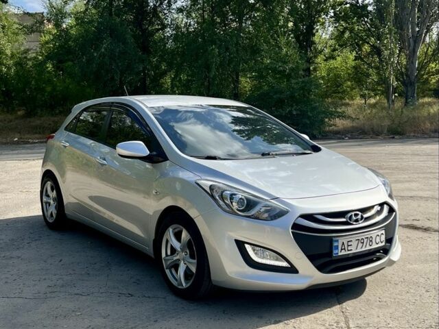Сірий Хендай i30, об'ємом двигуна 1.4 л та пробігом 207 тис. км за 8500 $, фото 2 на Automoto.ua