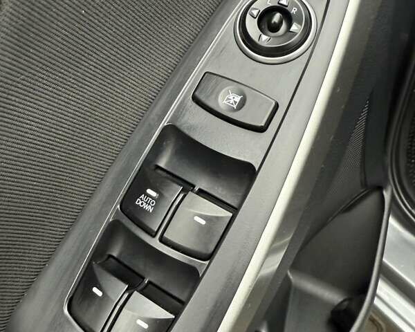 Серый Хендай i30, объемом двигателя 1.4 л и пробегом 214 тыс. км за 8500 $, фото 15 на Automoto.ua