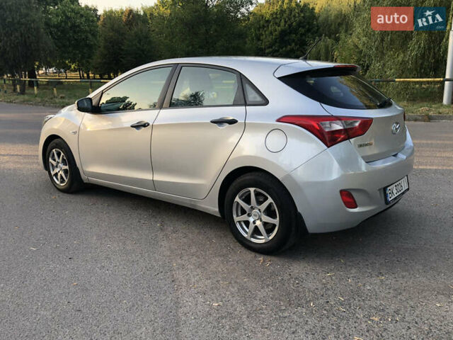 Серый Хендай i30, объемом двигателя 1.4 л и пробегом 223 тыс. км за 9000 $, фото 6 на Automoto.ua