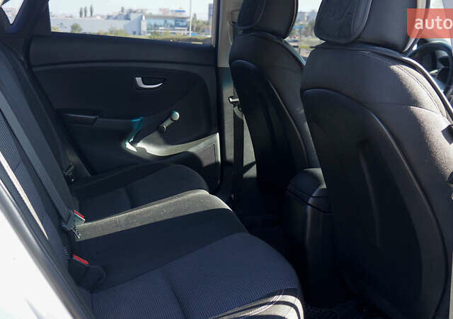 Серый Хендай i30, объемом двигателя 1.4 л и пробегом 207 тыс. км за 8700 $, фото 13 на Automoto.ua