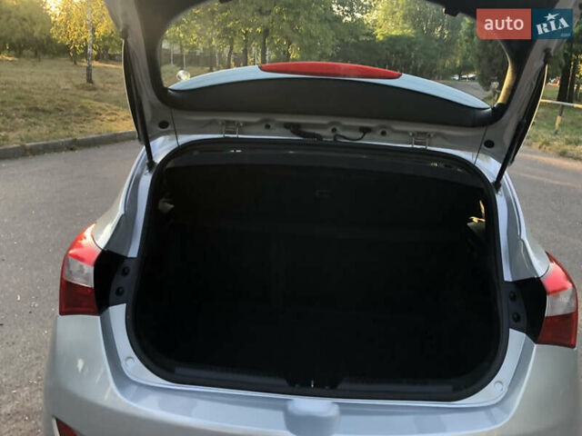 Серый Хендай i30, объемом двигателя 1.4 л и пробегом 223 тыс. км за 9000 $, фото 34 на Automoto.ua