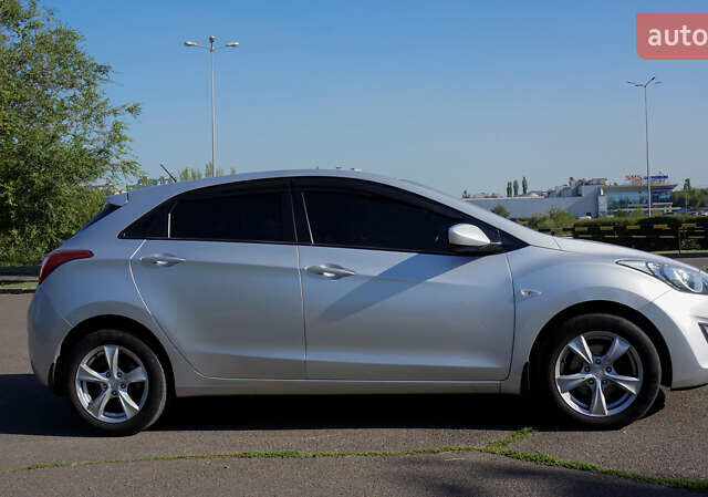 Серый Хендай i30, объемом двигателя 1.4 л и пробегом 207 тыс. км за 8700 $, фото 4 на Automoto.ua