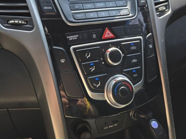 Серый Хендай i30, объемом двигателя 1.6 л и пробегом 146 тыс. км за 10400 $, фото 9 на Automoto.ua