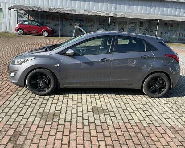 Серый Хендай i30, объемом двигателя 1.4 л и пробегом 182 тыс. км за 6700 $, фото 7 на Automoto.ua
