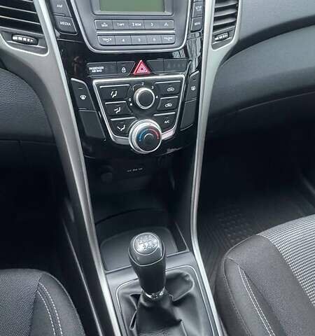 Серый Хендай i30, объемом двигателя 1.4 л и пробегом 59 тыс. км за 9700 $, фото 7 на Automoto.ua