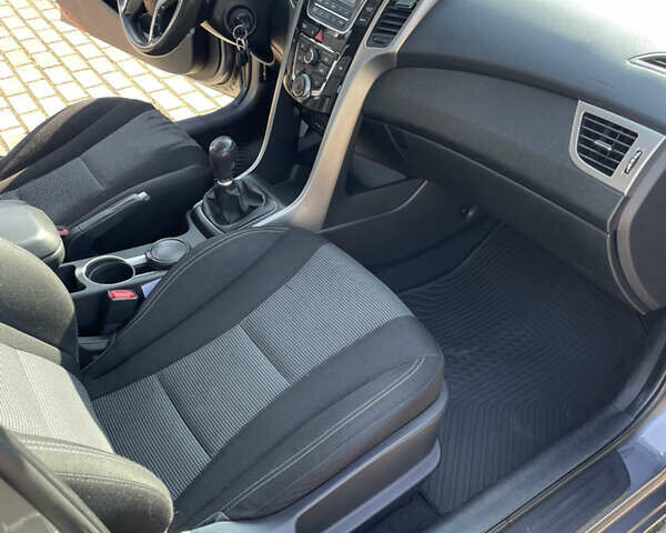 Серый Хендай i30, объемом двигателя 1.4 л и пробегом 182 тыс. км за 6700 $, фото 28 на Automoto.ua