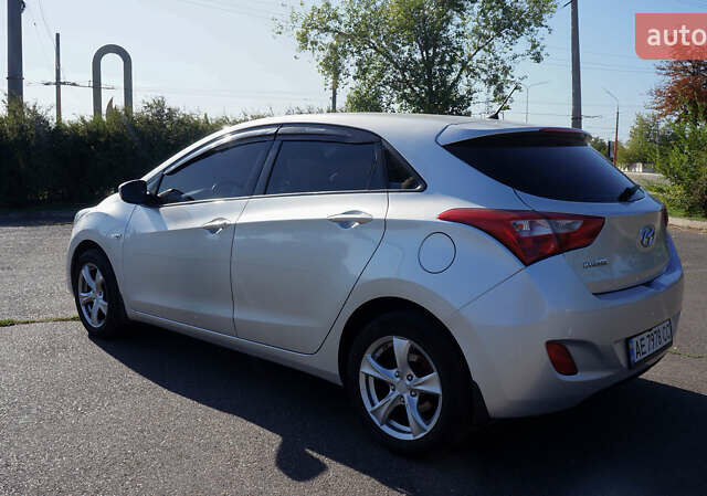 Серый Хендай i30, объемом двигателя 1.4 л и пробегом 207 тыс. км за 8700 $, фото 7 на Automoto.ua