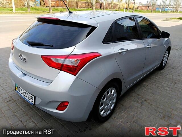 Серый Хендай i30, объемом двигателя 1.4 л и пробегом 86 тыс. км за 9500 $, фото 4 на Automoto.ua