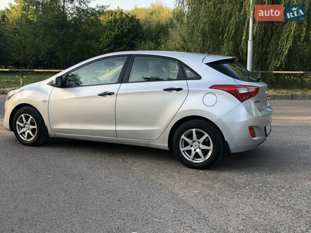 Серый Хендай i30, объемом двигателя 1.4 л и пробегом 223 тыс. км за 9000 $, фото 9 на Automoto.ua