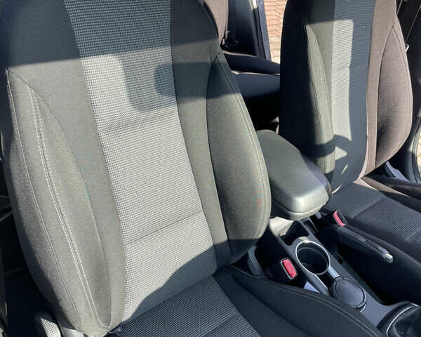 Серый Хендай i30, объемом двигателя 1.4 л и пробегом 182 тыс. км за 6700 $, фото 29 на Automoto.ua