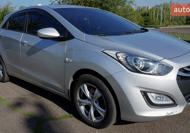 Серый Хендай i30, объемом двигателя 1.4 л и пробегом 207 тыс. км за 8700 $, фото 3 на Automoto.ua