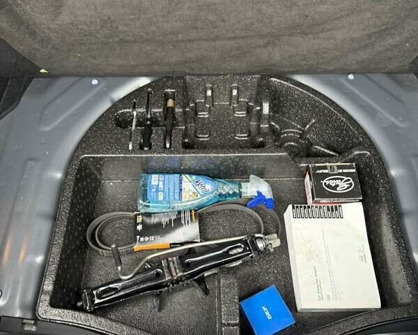 Серый Хендай i30, объемом двигателя 1.4 л и пробегом 214 тыс. км за 8500 $, фото 10 на Automoto.ua