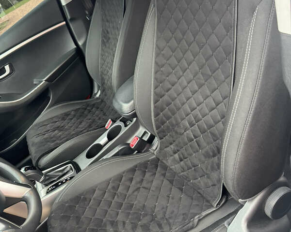 Серый Хендай i30, объемом двигателя 1.59 л и пробегом 133 тыс. км за 10500 $, фото 8 на Automoto.ua