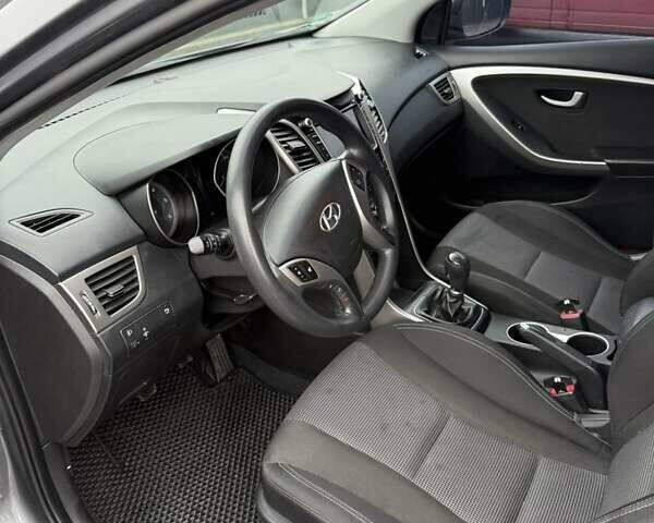Серый Хендай i30, объемом двигателя 1.4 л и пробегом 214 тыс. км за 8500 $, фото 13 на Automoto.ua