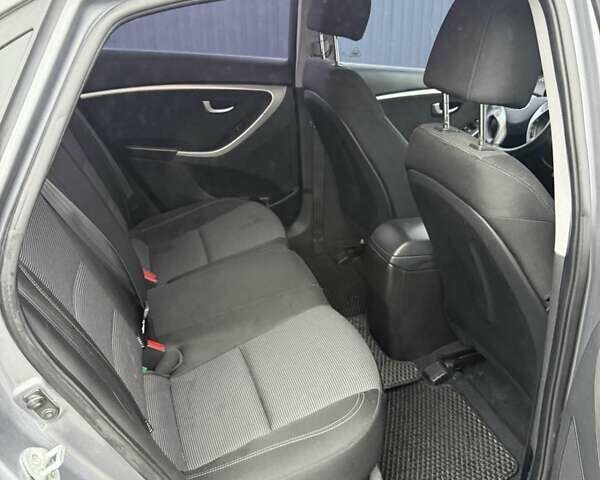 Серый Хендай i30, объемом двигателя 1.4 л и пробегом 214 тыс. км за 8500 $, фото 8 на Automoto.ua