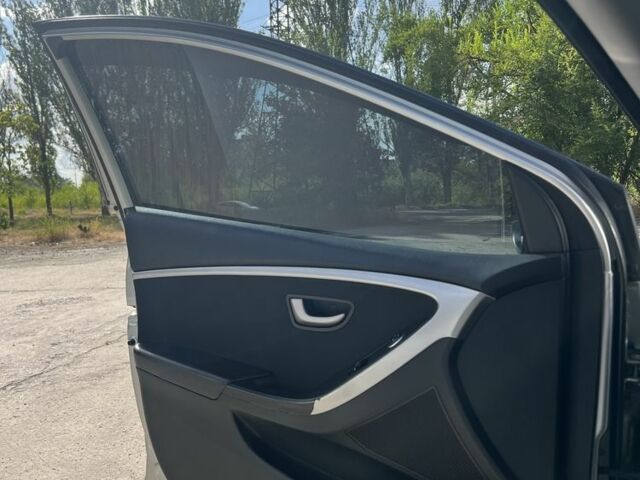 Сірий Хендай i30, об'ємом двигуна 1.4 л та пробігом 207 тис. км за 8500 $, фото 9 на Automoto.ua