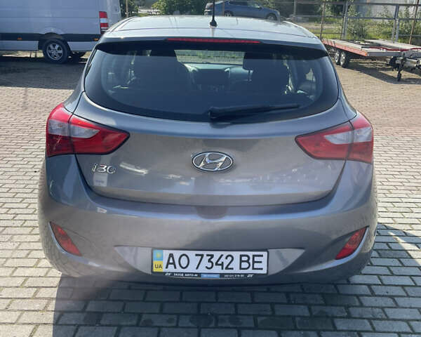 Серый Хендай i30, объемом двигателя 1.4 л и пробегом 182 тыс. км за 6700 $, фото 5 на Automoto.ua