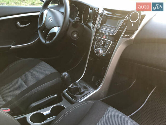 Серый Хендай i30, объемом двигателя 1.4 л и пробегом 223 тыс. км за 9000 $, фото 38 на Automoto.ua