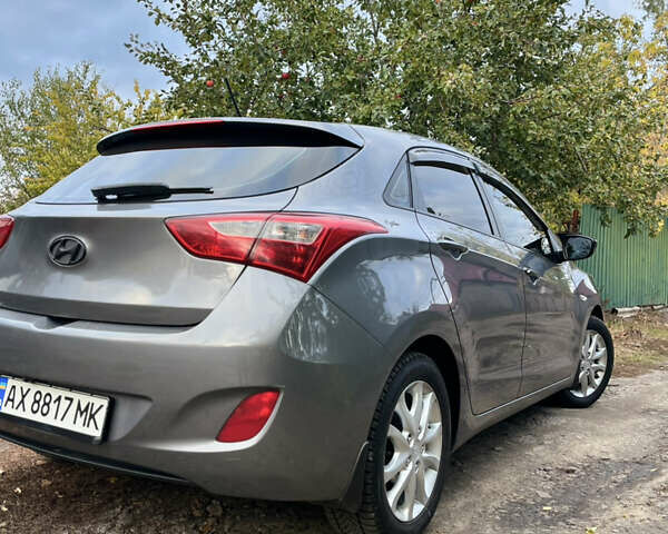 Серый Хендай i30, объемом двигателя 1.4 л и пробегом 120 тыс. км за 9900 $, фото 4 на Automoto.ua