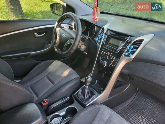 Серый Хендай i30, объемом двигателя 1.4 л и пробегом 280 тыс. км за 5800 $, фото 6 на Automoto.ua