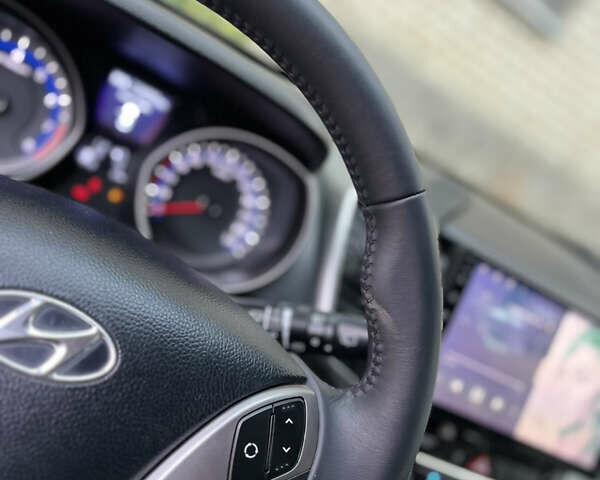 Серый Хендай i30, объемом двигателя 1.4 л и пробегом 120 тыс. км за 9900 $, фото 11 на Automoto.ua