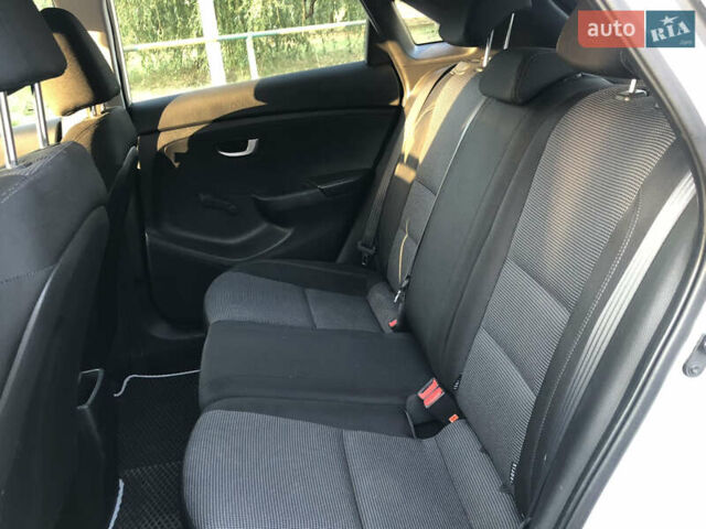 Серый Хендай i30, объемом двигателя 1.4 л и пробегом 223 тыс. км за 9000 $, фото 32 на Automoto.ua