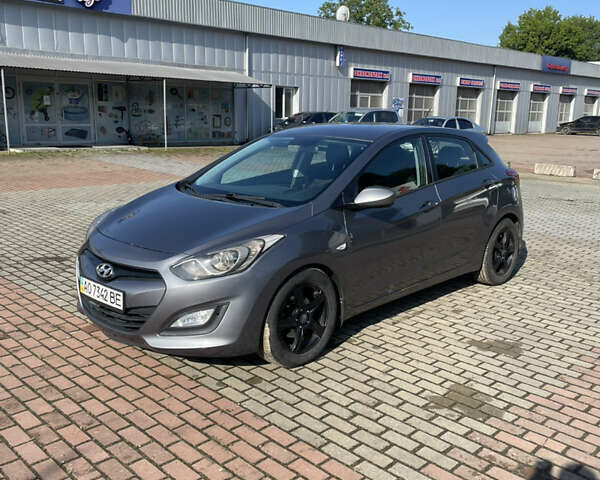 Серый Хендай i30, объемом двигателя 1.4 л и пробегом 182 тыс. км за 6700 $, фото 8 на Automoto.ua