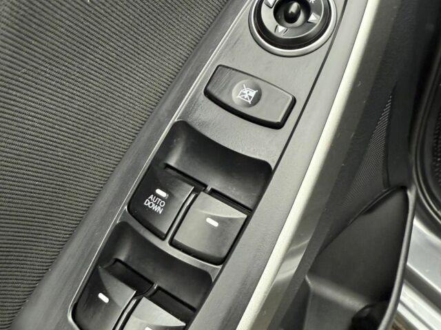 Сірий Хендай i30, об'ємом двигуна 1.4 л та пробігом 214 тис. км за 8500 $, фото 6 на Automoto.ua