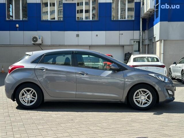 Серый Хендай i30, объемом двигателя 1.4 л и пробегом 76 тыс. км за 9940 $, фото 3 на Automoto.ua