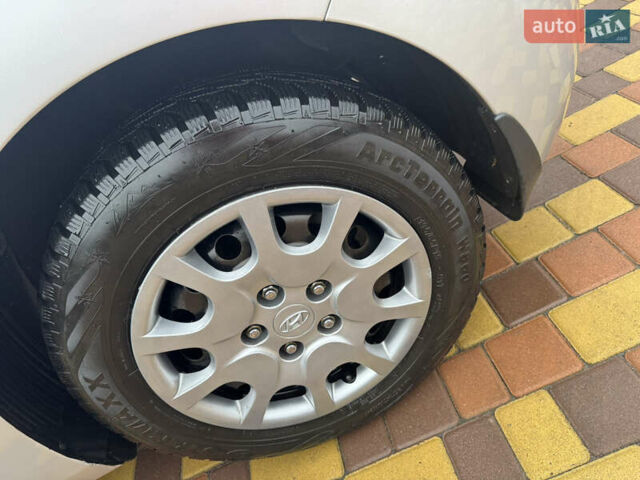 Серый Хендай i30, объемом двигателя 1.59 л и пробегом 133 тыс. км за 10500 $, фото 5 на Automoto.ua