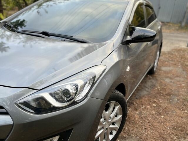 Серый Хендай i30, объемом двигателя 1.4 л и пробегом 140 тыс. км за 6900 $, фото 2 на Automoto.ua