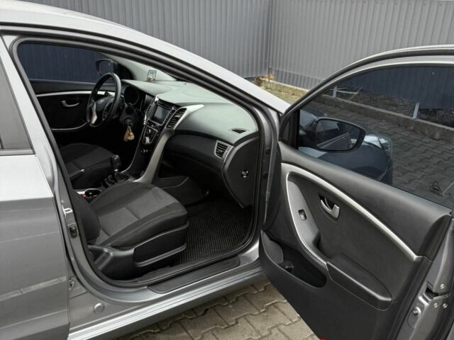Сірий Хендай i30, об'ємом двигуна 1.4 л та пробігом 214 тис. км за 8500 $, фото 4 на Automoto.ua